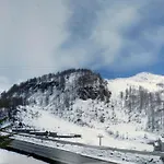 Апартаменти Giomein Elegant Blue House Cervinia